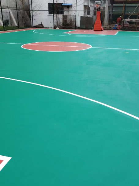定西 球场长期使用易出现地面开裂